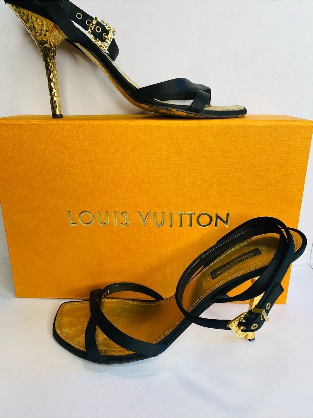 🛍️Louis Vuitton Authentic Black & Gold Textured Heel Vintage 2007 W/Box & Bag